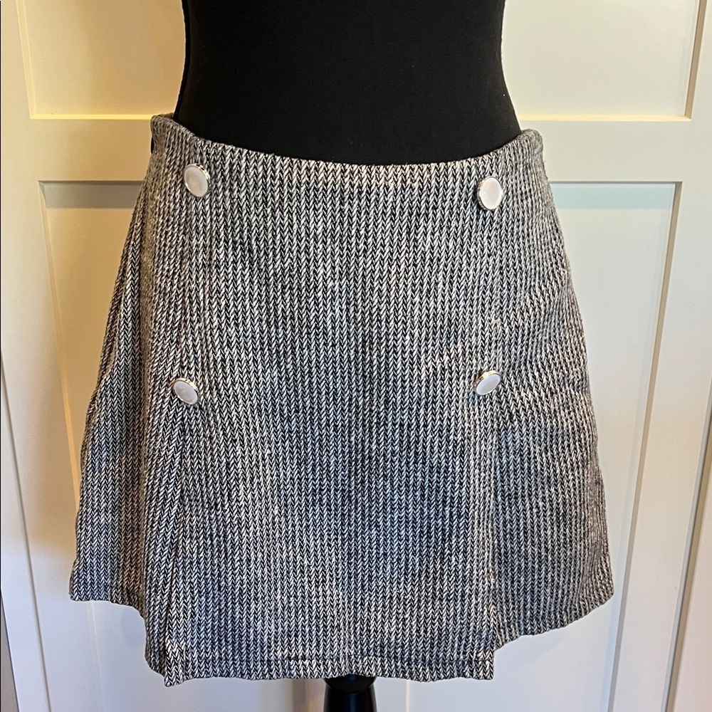 Black and White Mini Skirt Size M